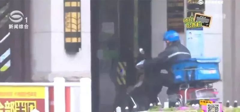 奇葩！苏州一男子骑车回家，保安却不让进门！原因竟和职业有关！