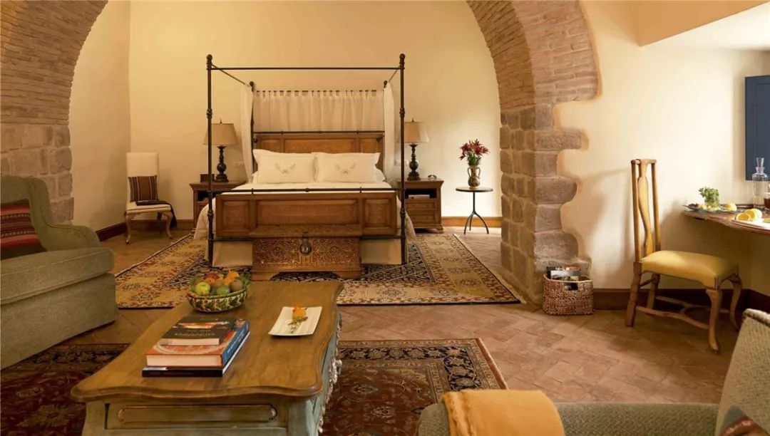 从此，LV不仅可以用来背，还可以用来睡…