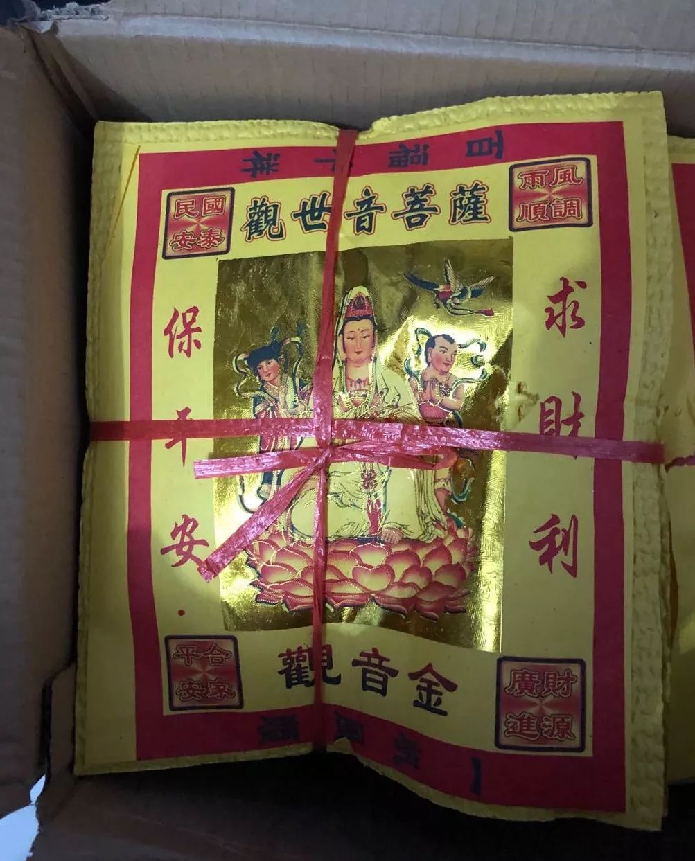 医生扎针被吓跪,药房主任被暴打