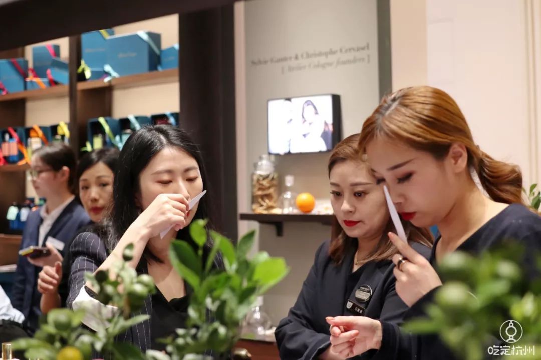 浙江首家！周杰伦为她谱曲、李佳琦连拍两个视频种草、让代购跑断腿的香水品牌来杭州了！