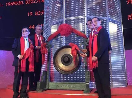 郭台铭街拍,郭台铭谈霸道总裁