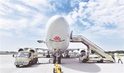 4月18日每天3分钟尽览天下事(郑州一批地铁站名公示,向您征建议/郑阜高铁年底通车,郑州2小时可达合肥)