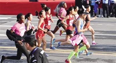 4月18日每天3分钟尽览天下事(郑州一批地铁站名公示,向您征建议/郑阜高铁年底通车,郑州2小时可达合肥)