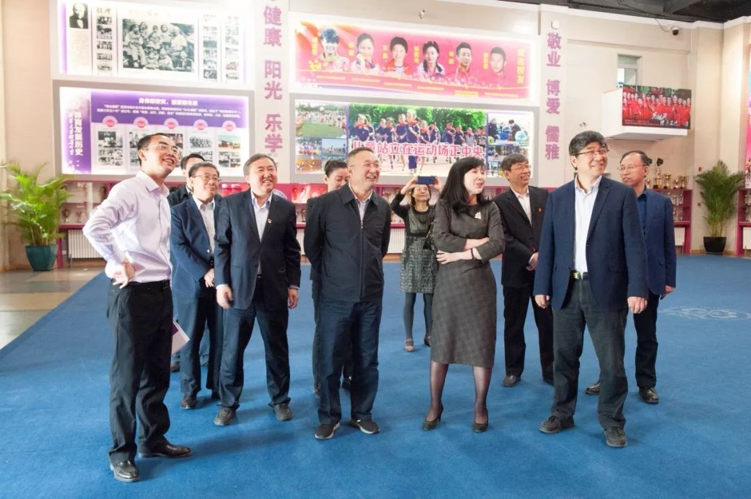 副市长张家明一行走进海淀，点赞了这两所学校的体育工作！