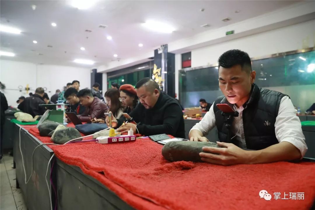 壮丽70年奋斗新时代的视频,壮丽70年奋斗新时代美篇