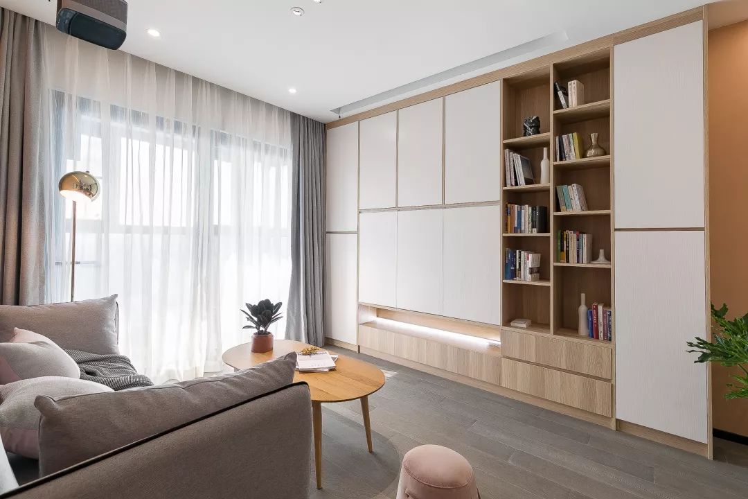 无主灯轻奢风装修电视墙,北欧轻奢客厅无主灯