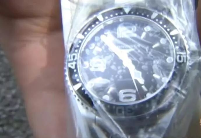 浪琴手表发现有瑕疵正常吗,浪琴手表才买有质量问题怎么办