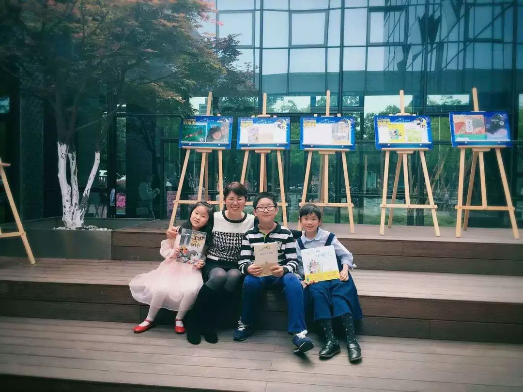 “魔法Auntie”张弘:做童心世界的点灯人,以专业和勇气远离阅读“爆款”|我的城·讲述