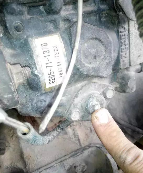 早上启动发动机冒白烟,柴油发动机冒白烟启动不了