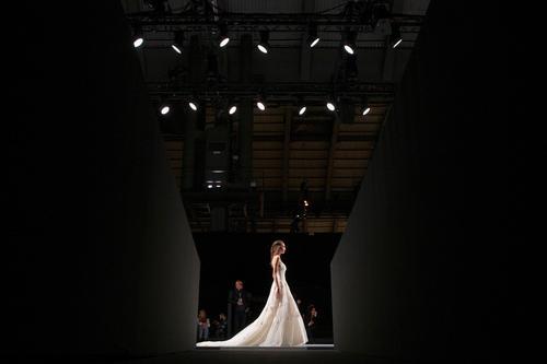 巴塞罗那高级婚纱时装,巴塞罗那2019秋冬婚纱秀