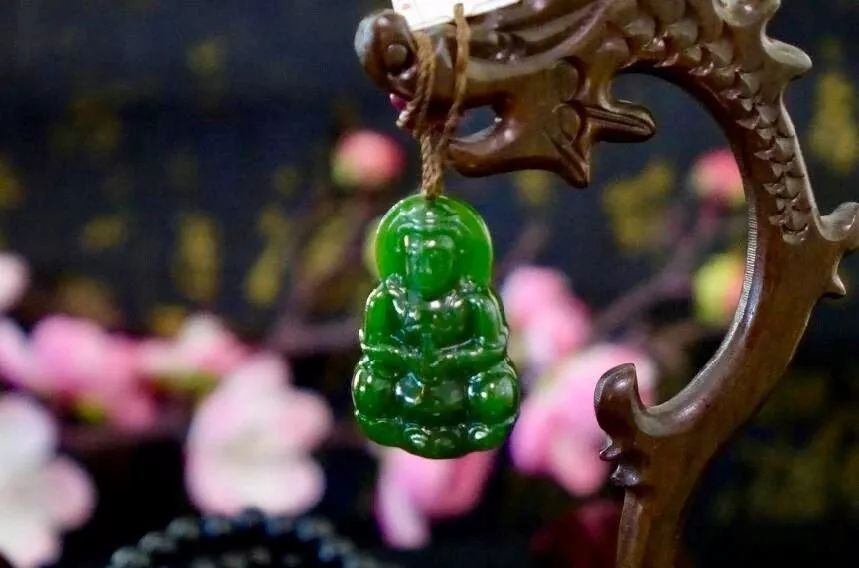 【双节钜惠】昌吉500个和田玉挂件免费送！和田玉低至三折起，进店即有好礼相赠！