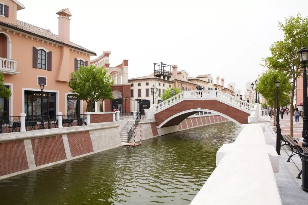 怎么穿让人看起来很贵,怎样穿看起来既普通又好看