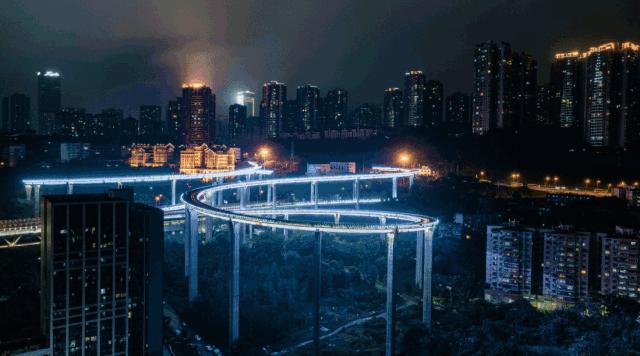 在重庆之巅，住云端奢居吃米其林大餐，刷新山城奢华新高度！