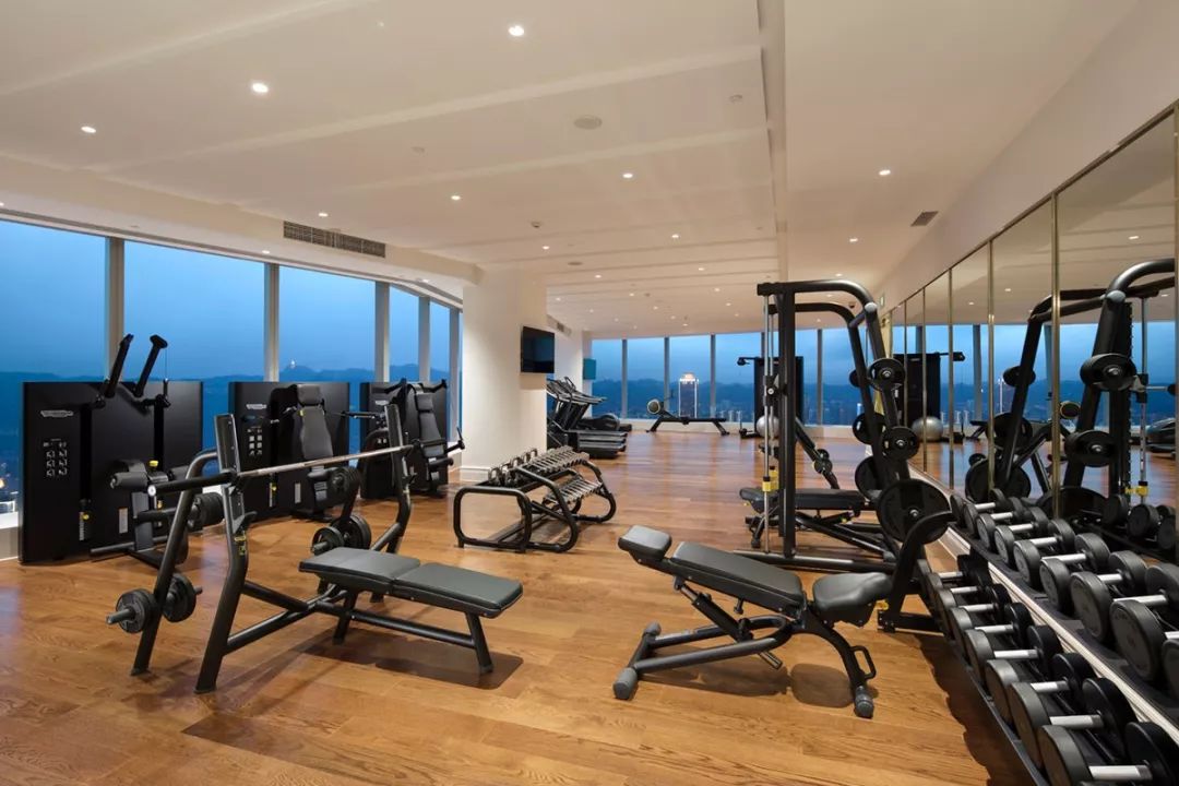 在重庆之巅，住云端奢居吃米其林大餐，刷新山城奢华新高度！