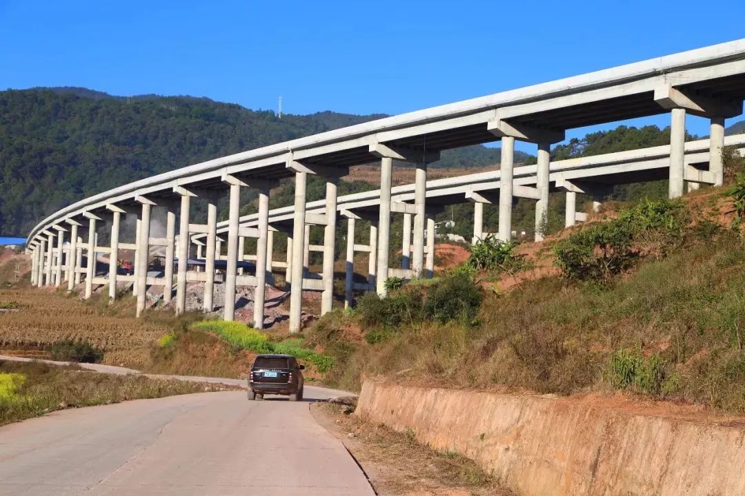 昆明到临沧可以走高速吗,临沧开车到昆明要多少个小时