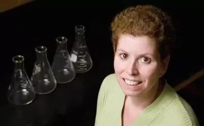 塑化剂带来的生殖毒性,人类摄入塑化剂会促使什么分泌