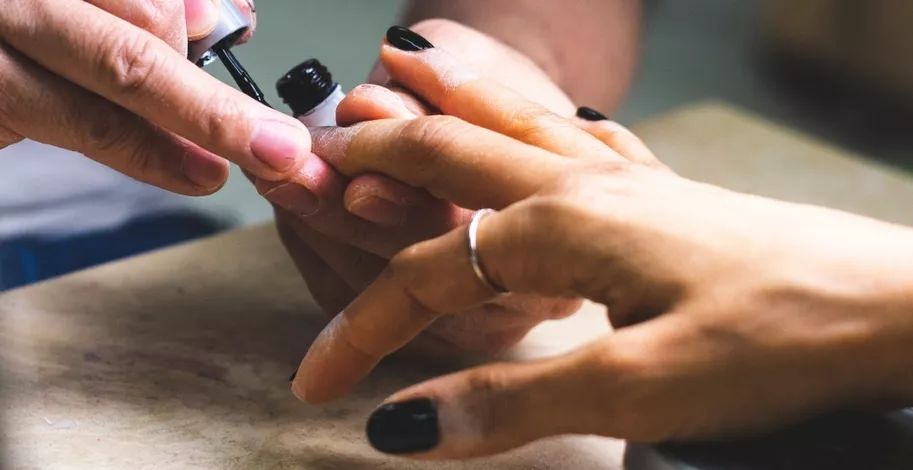 塑化剂带来的生殖毒性,人类摄入塑化剂会促使什么分泌