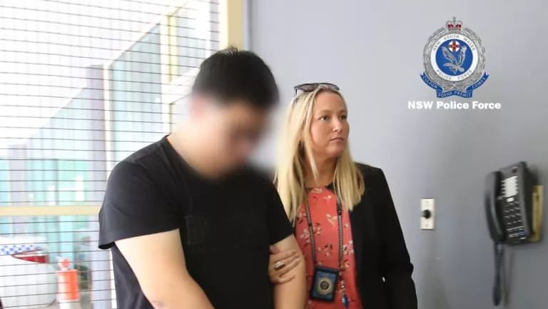 女代购被捕,曝光华人女代购被捕