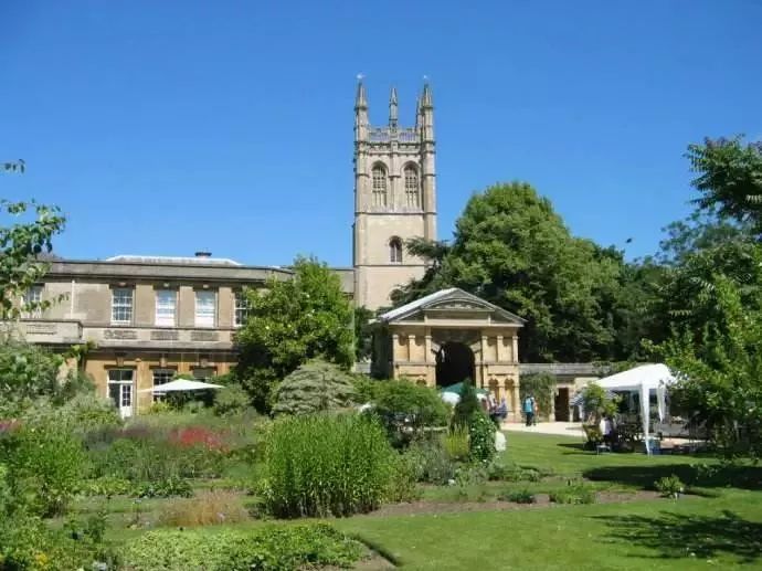 待天气晴好,伦敦阴雨天去哪旅游好