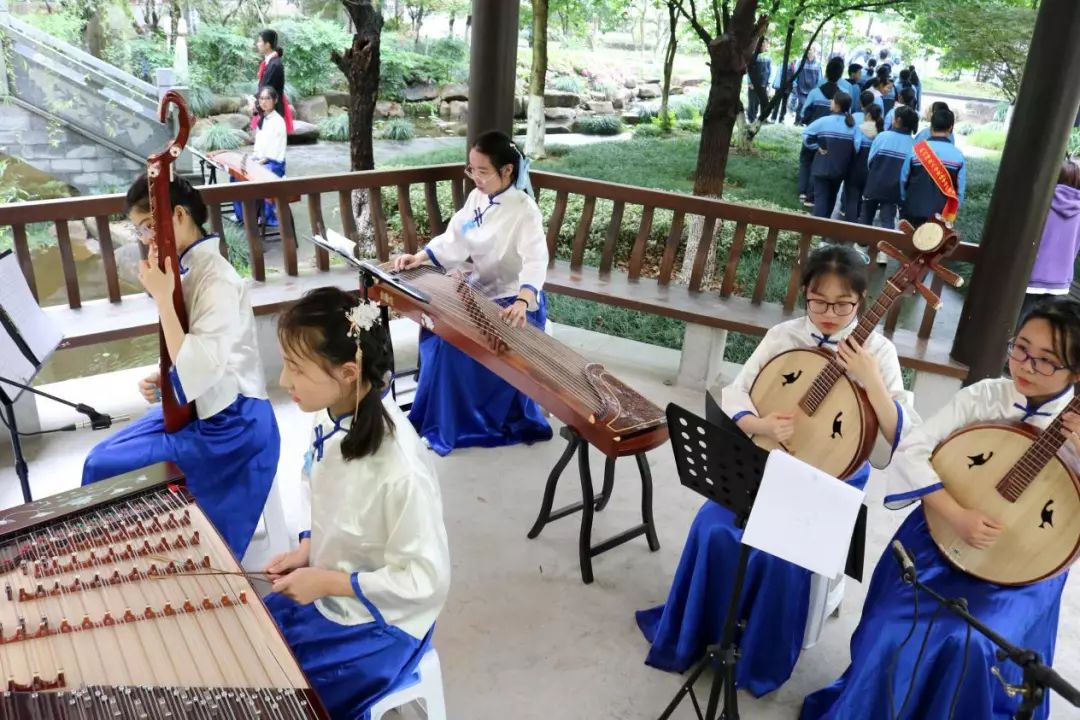 快乐体验快乐成长,快乐体验成长绘画二年级