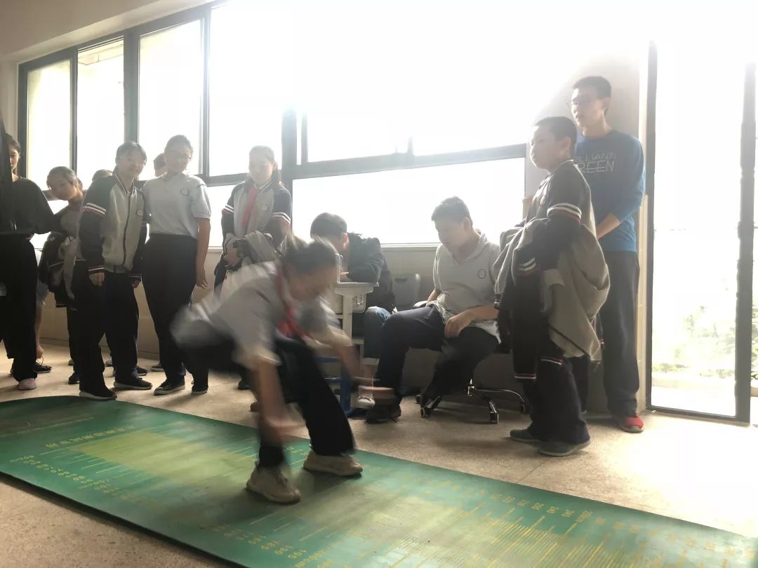 快乐体验快乐成长,快乐体验成长绘画二年级