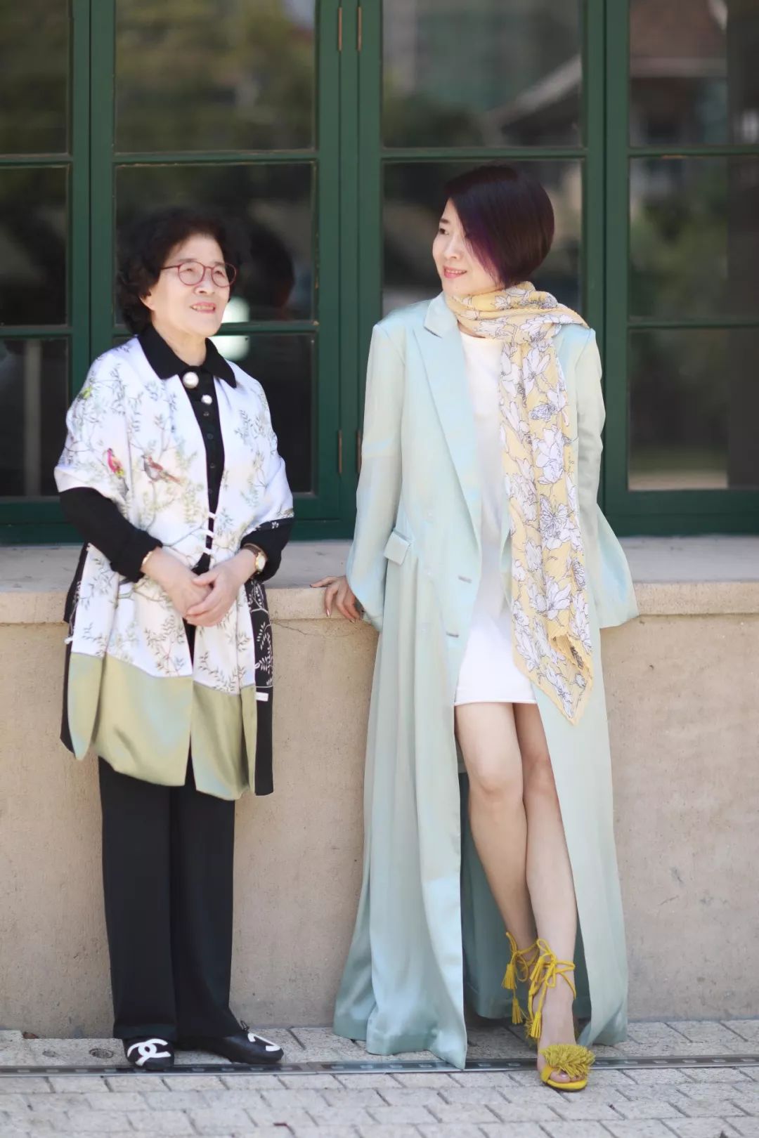 丝巾的各种造型女,一条丝巾美出万千风情