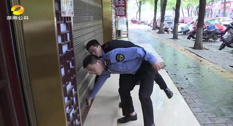 男子花三万多元买十八瓶“假茅台”！商家拒绝承认还质疑顾客掉包