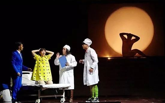 什么情况？遂宁这家医院竟敢把生娃过程搬上舞台