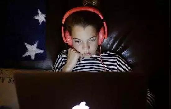 两岁以下幼儿不要接触任何电子屏!各年龄段孩子电子产品使用说明来啦!,爸妈必读|