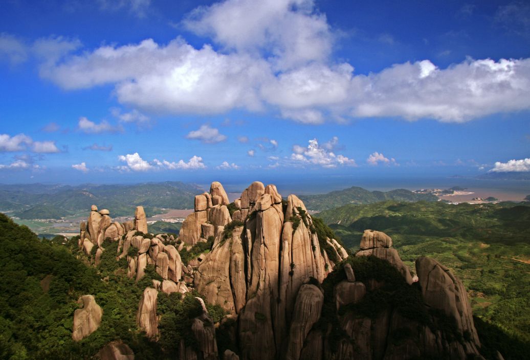 有海上天湖佛国仙都之美誉的城市,游玩一座神奇山