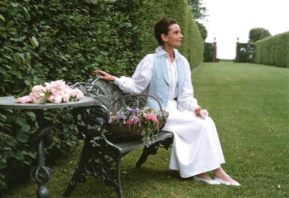 改善含胸驼背的最有效方法10分钟,改善含胸驼背的最有效方法完整版