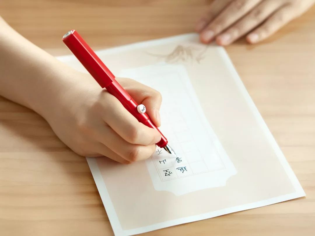 好看儿童小巧轻便钢笔大测评,学生便宜又好看的钢笔