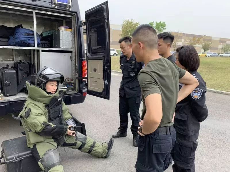 成都特警夜巡,成都特警最新消息