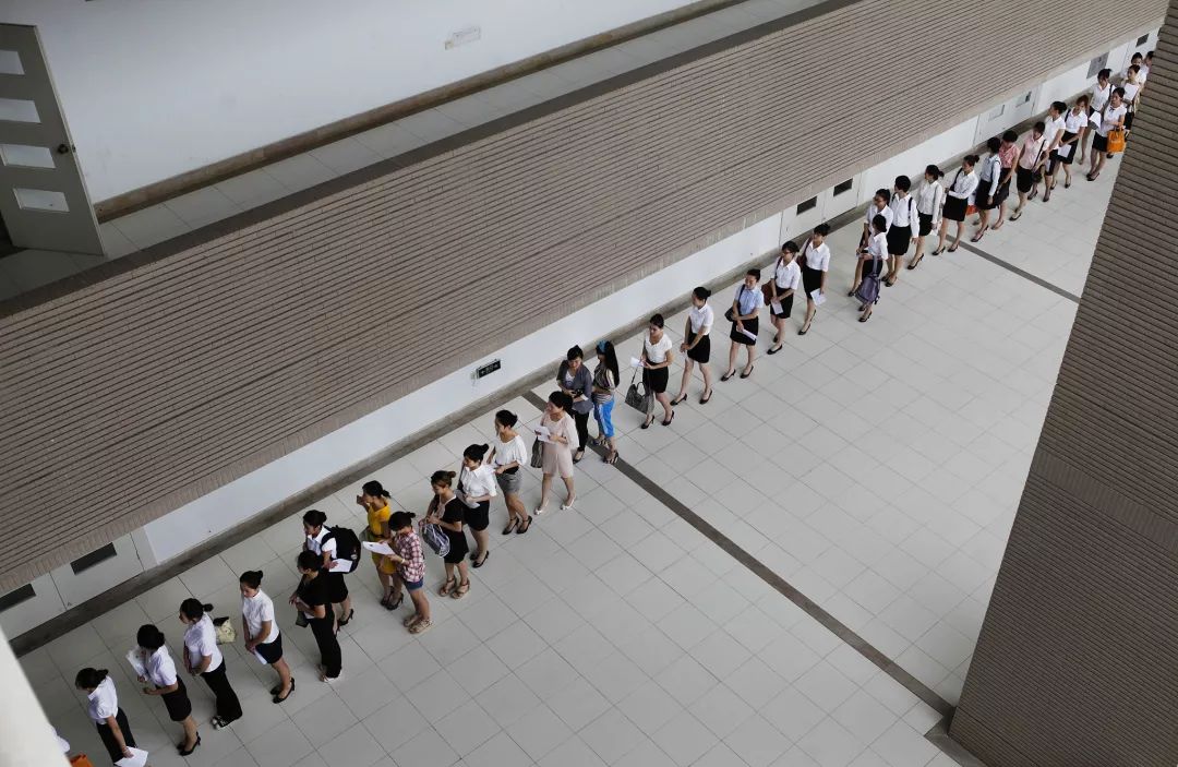 中国空姐为什么都要年轻漂亮,中国空姐为什么好看