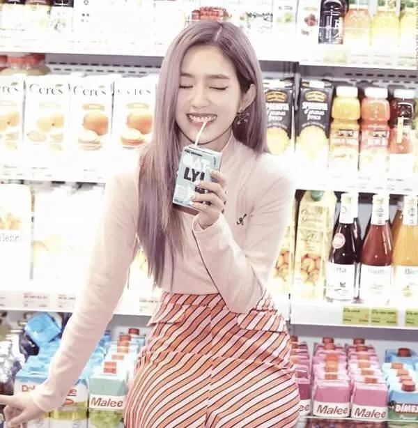 美人计|朴信惠和允儿的发色真显肤白啊！