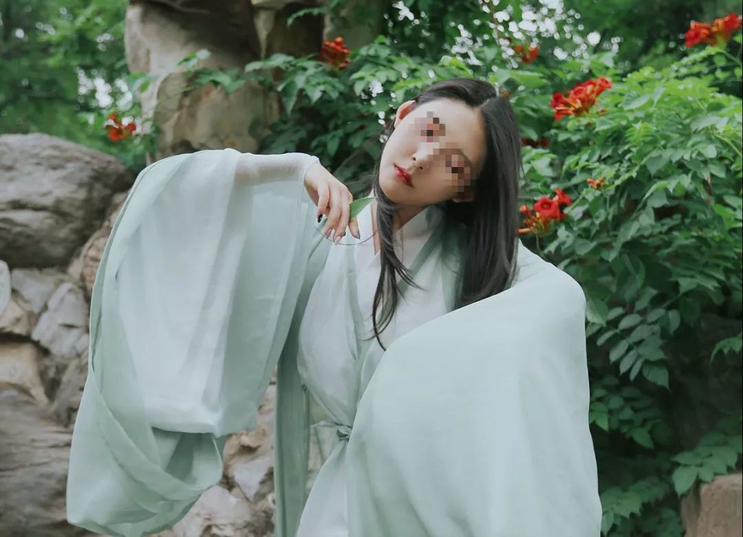 那个花808万买进耶鲁的21岁中国女孩，父亲竟是逃亡美国的通缉犯？？！