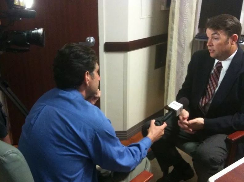 那个花808万买进耶鲁的21岁中国女孩，父亲竟是逃亡美国的通缉犯？？！