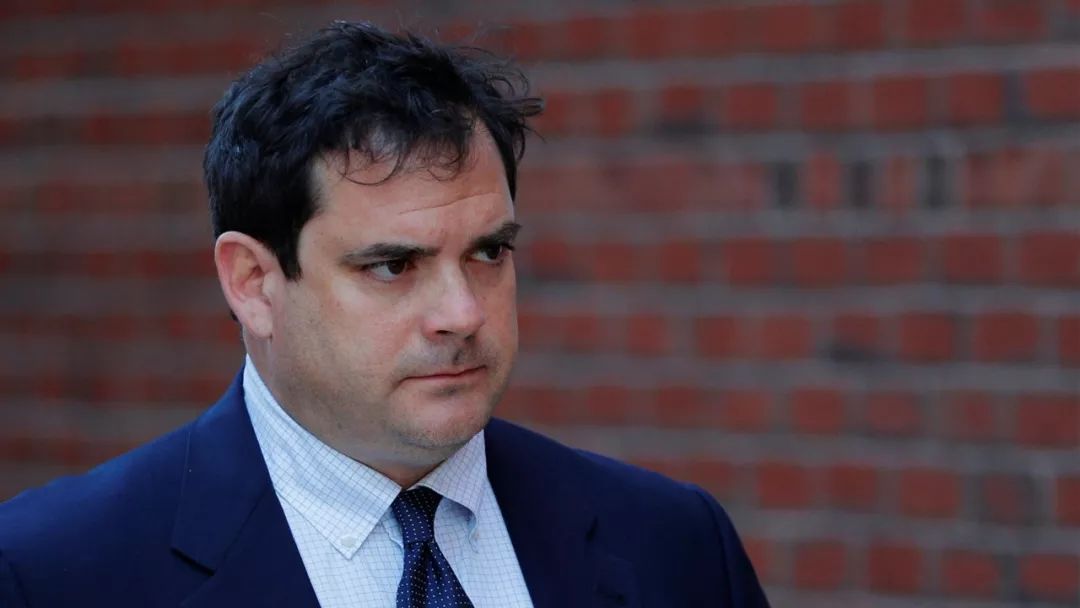 那个花808万买进耶鲁的21岁中国女孩，父亲竟是逃亡美国的通缉犯？？！