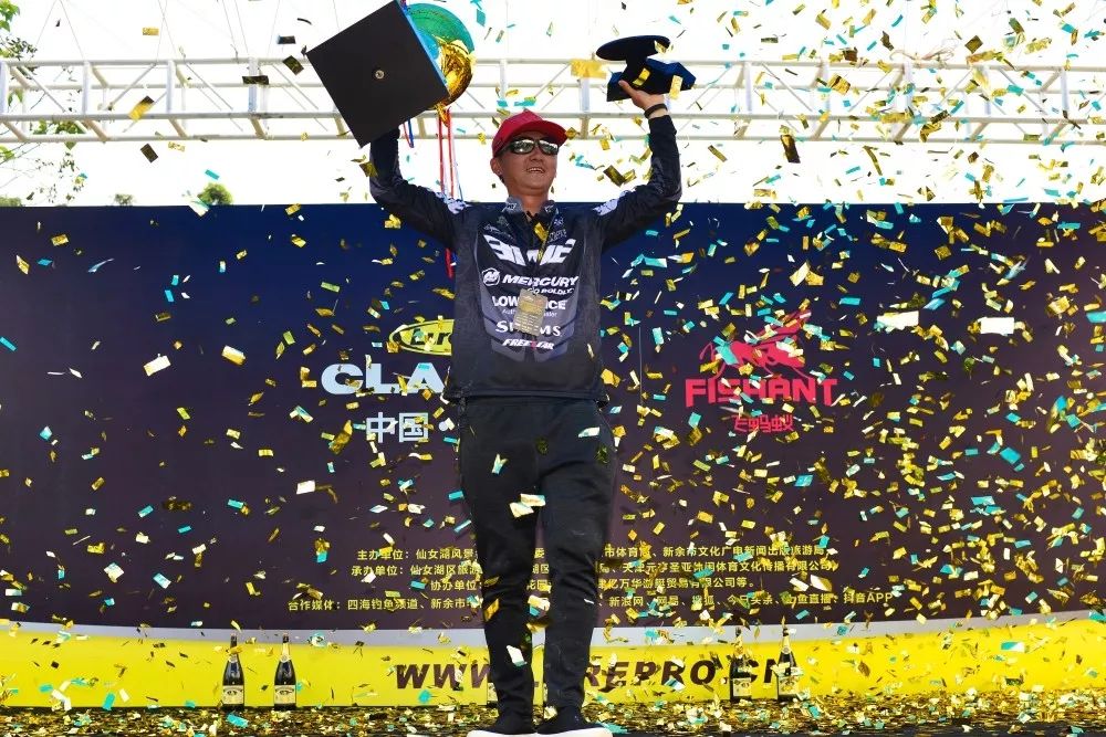 荣耀冠军夺冠,荣耀摘得年度盛典比赛