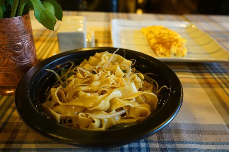 从丽江到茨中:菜场买恶魔果实、修道院酿酒士、高原油泼面……开启了无数的第一次|香格里拉环线(上)