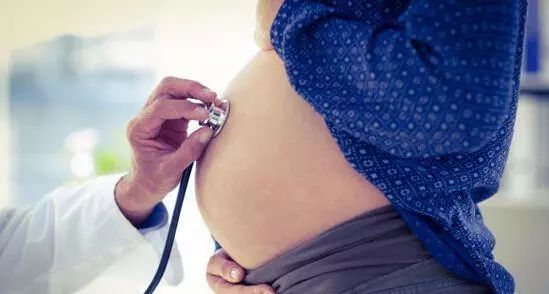 跨越四年,兄弟俩竟同是这位‘石头埠’的助产士接生的……