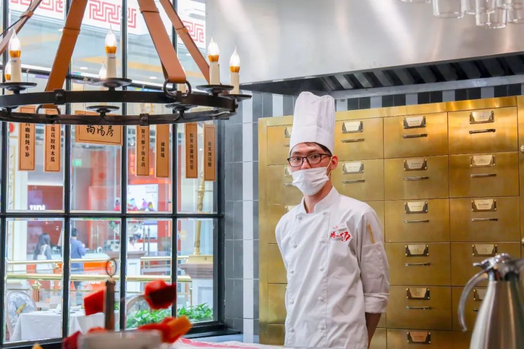 一年卖出1000000+盅汤，国民神店竟然开到南京了！