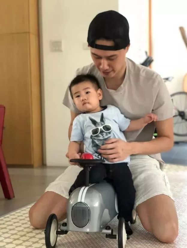 儿童节礼物送手机,儿童节送孩子什么礼物