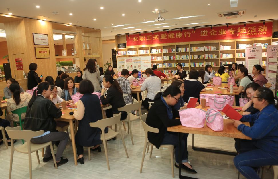 呵护女性健康爱心义诊进社区,关爱孕产妇健康行动送医义诊活动