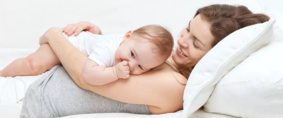 5岁男孩摸着妈妈乳房才能入睡,“恋物”扎了多少妈妈的心