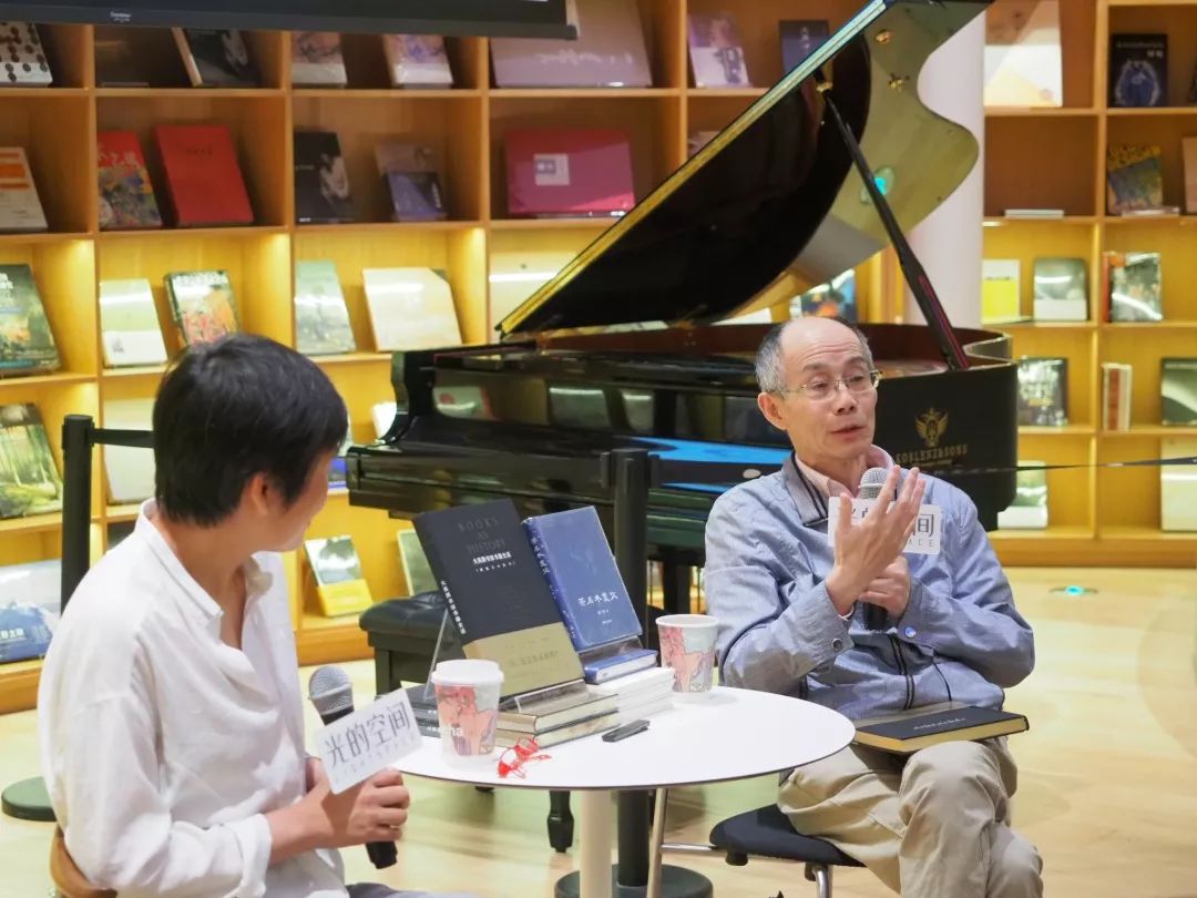 这本“*皮书黑**”,告诉你“书籍,还会有未来吗?”