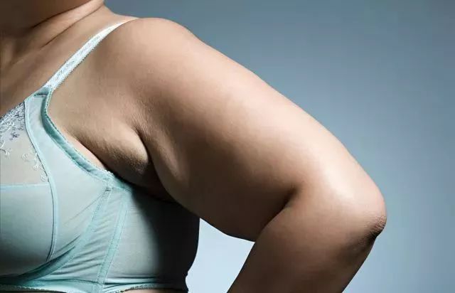 大胸妹千万别点开!这条爆款裙子小胸妹子穿着更美