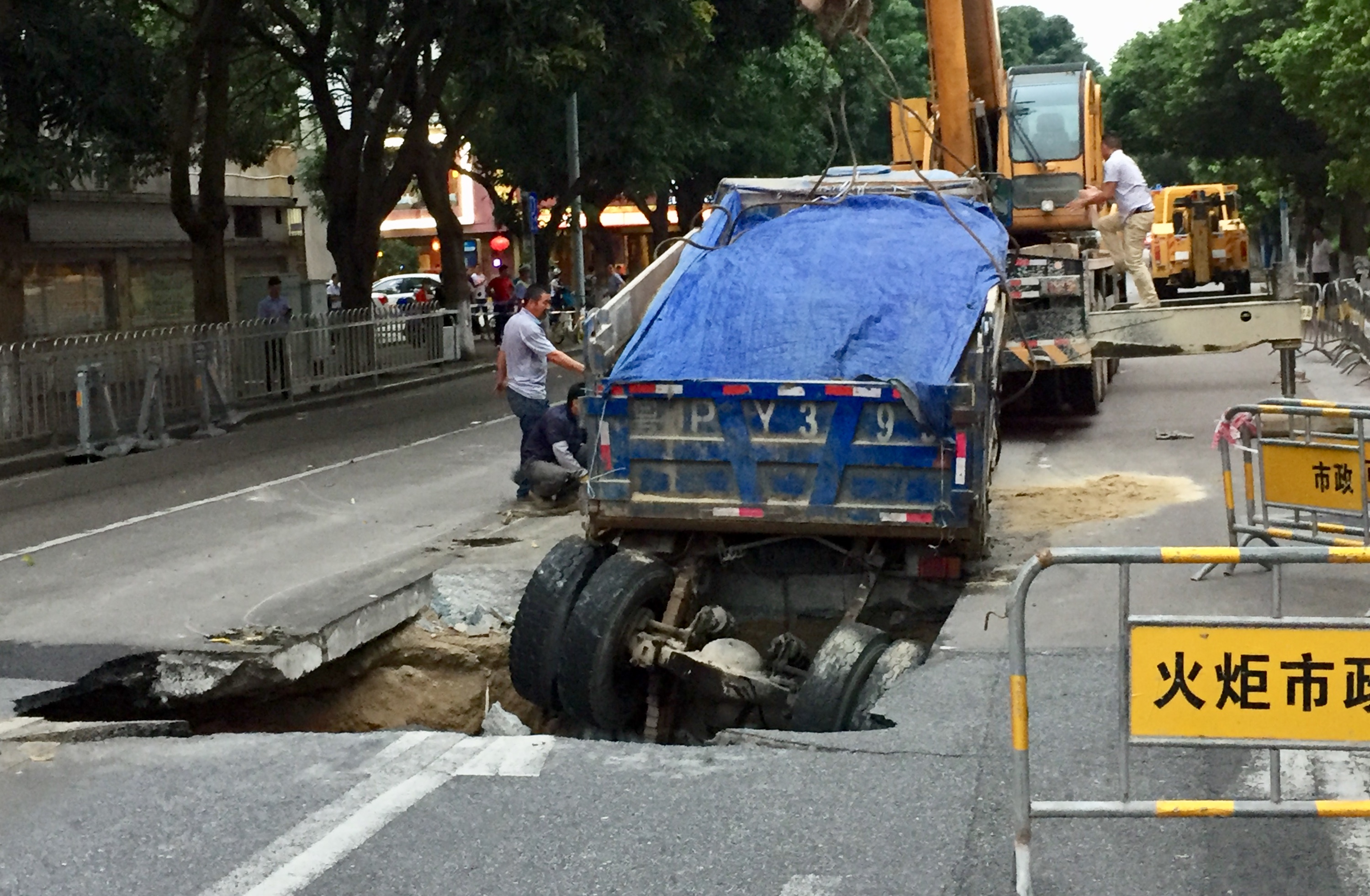 广州打造珠水丝路文化长廊；“亚冠生死战”今晚打响