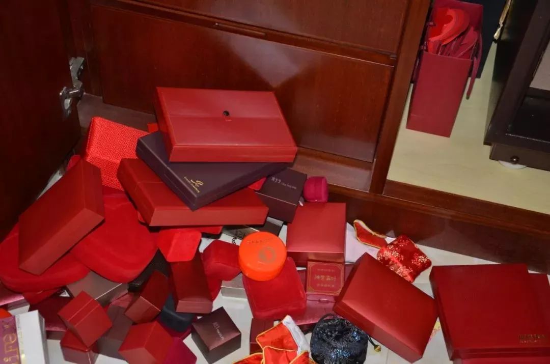 清远周某文谢某杰案情,清远周某文等人涉嫌套路贷