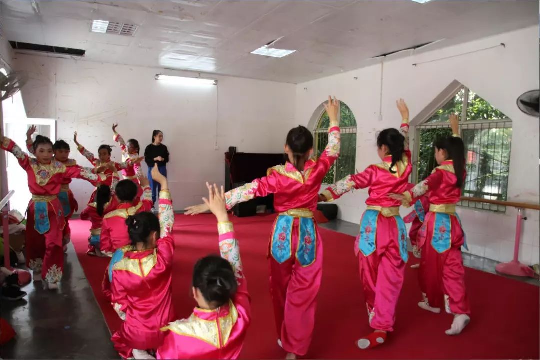 围观!郫都十万学子两千余件作品献礼祖国华诞!